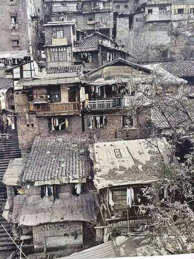 洪崖洞简介，洪崖洞简介历史（重庆洪崖洞：古时的仙人洞府）