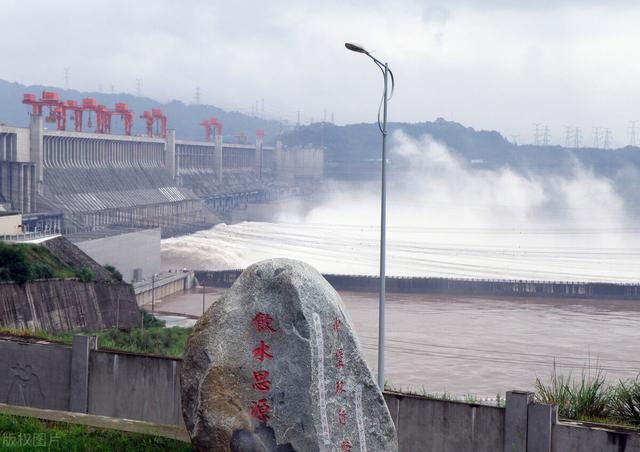 长江起源于哪里，长江起源于哪里流经哪些省（亚洲第一长河——长江）