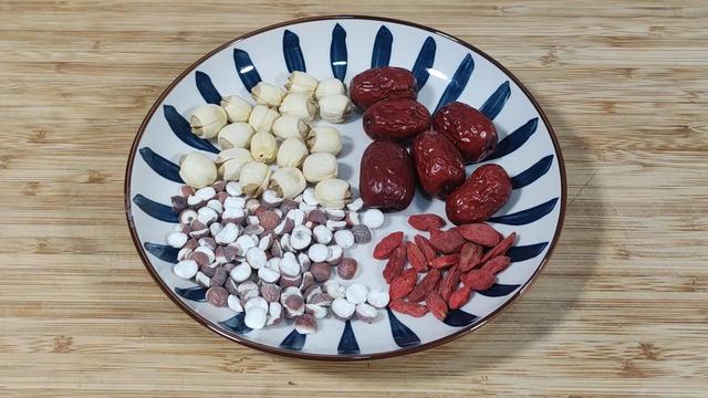 煲母鸡汤的方法，煲母鸡汤的方法与步骤（牢记“3放3不放”搭配）