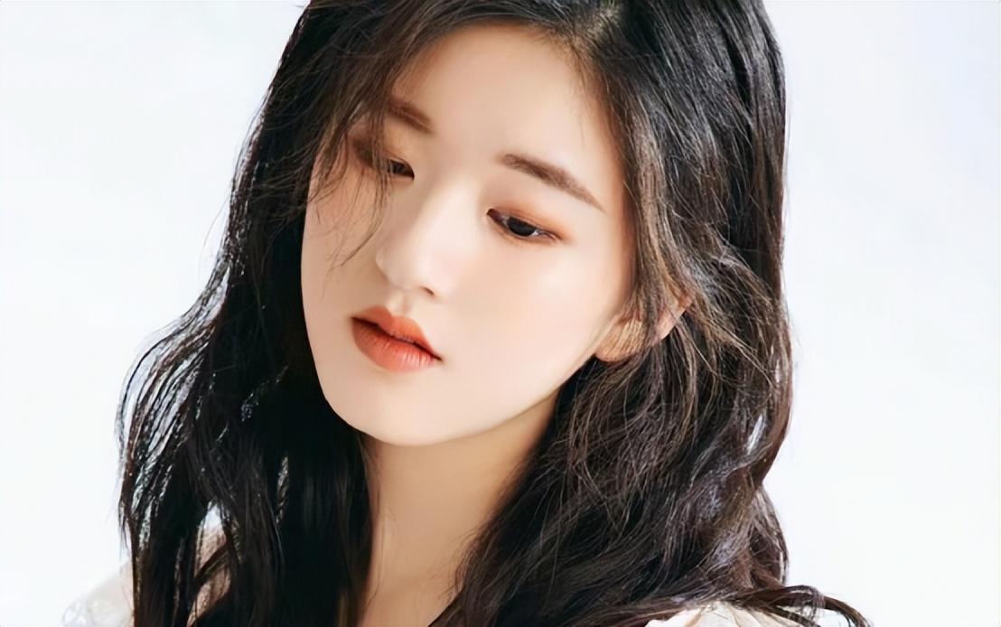 赵露思个人资料，从18线网红逆袭为顶流女星