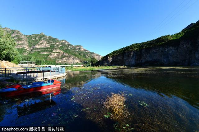 北京周边适合爬山的地方，溪水清澈、高山巍峨、树木苍翠