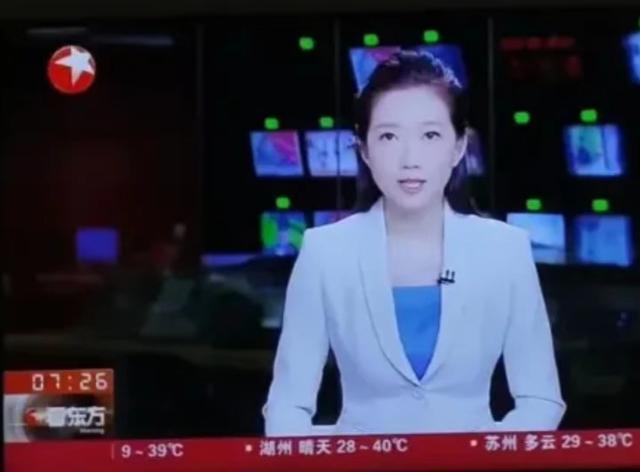 东方卫视主持人翻车事件详情，东方卫视被曝直播事故