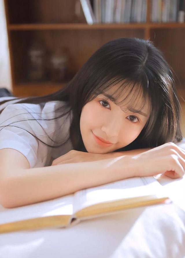 第一次加女生微信应该怎么开头聊天，刚加女生的微信开场白怎么聊（幽默的向女孩要微信号）