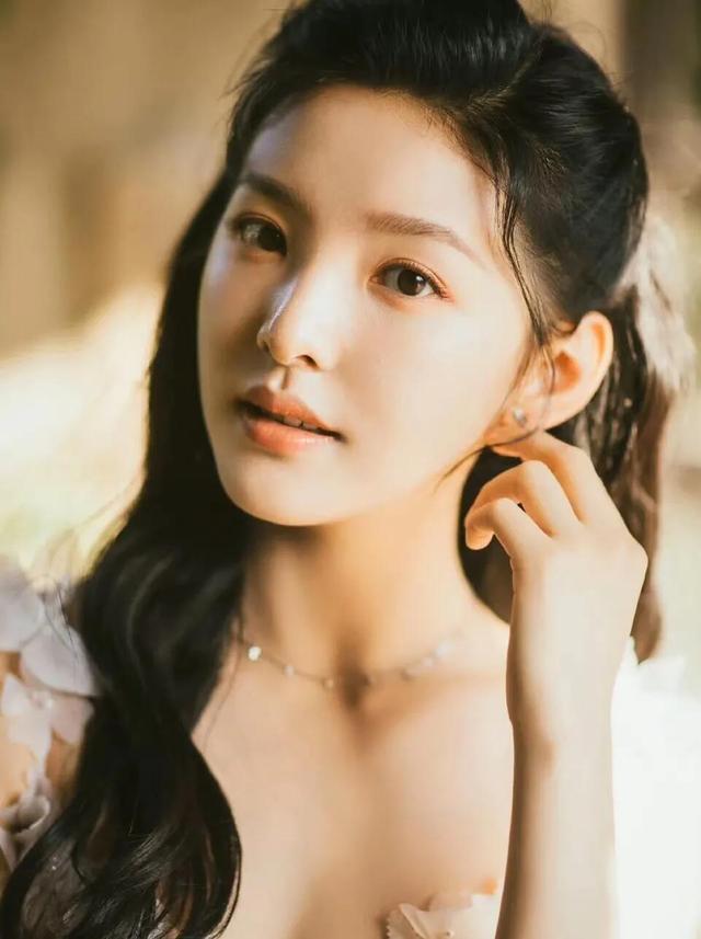 壁纸，章若楠，章若楠壁纸下载（明星壁纸<五十一>章若楠图片）