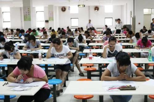 怎么样才能当老师，怎样才能进公办小学当老师（想成为一名在编教师）