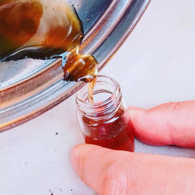 枫糖浆是什么东西，枫糖浆的成分（40升的树液才提炼到1升糖浆）