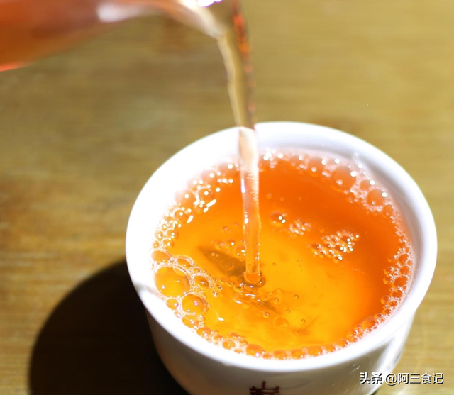秋天喝什么茶好，秋天喝什么茶（这3款茶名列前茅）
