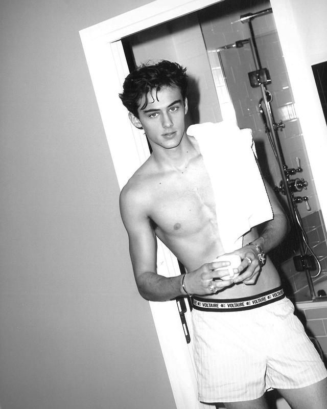 世界第一美少年，世界美少年（12岁就被誉为“世界第一美少年”）