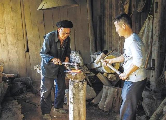 飞蛾扑火下一句是什么歇后语，飞蛾扑火歇后语下一句是什么（幽默风趣充满情感和智慧的歇后语）