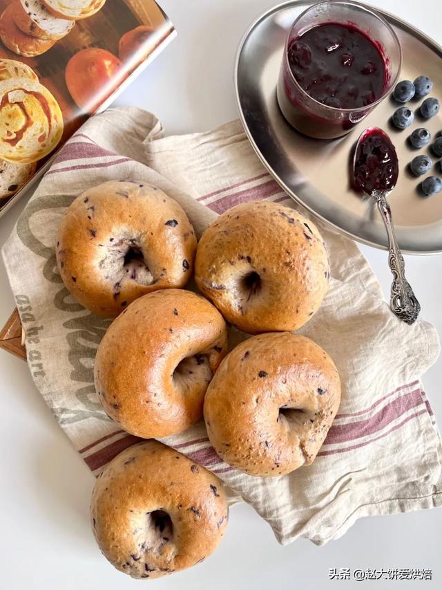 早餐小面包制作方法，早餐小面包制作方法步骤（面包入门必学）