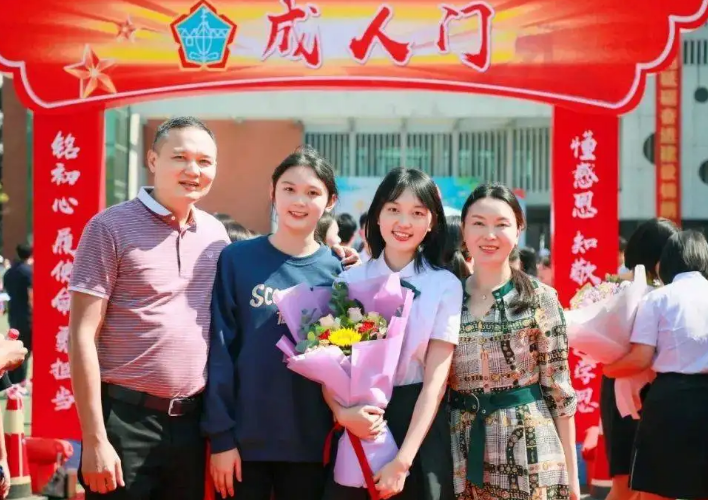 学校成人礼（北京某中学成人礼引热议）