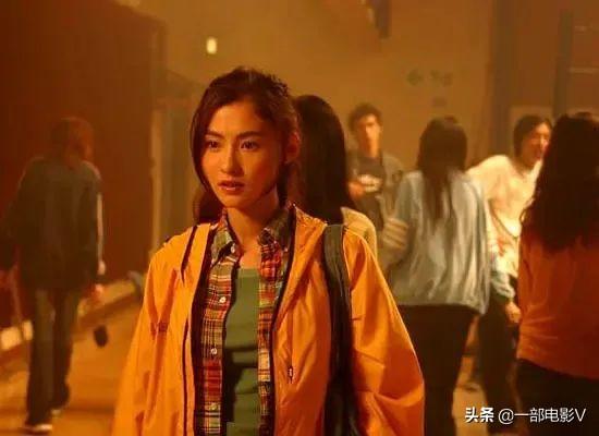 大块头有大智慧断头照，大块头大智慧。后面孙果把李凤怡的头砍掉了（由神作变烂片的电影《大块头有大智慧》）