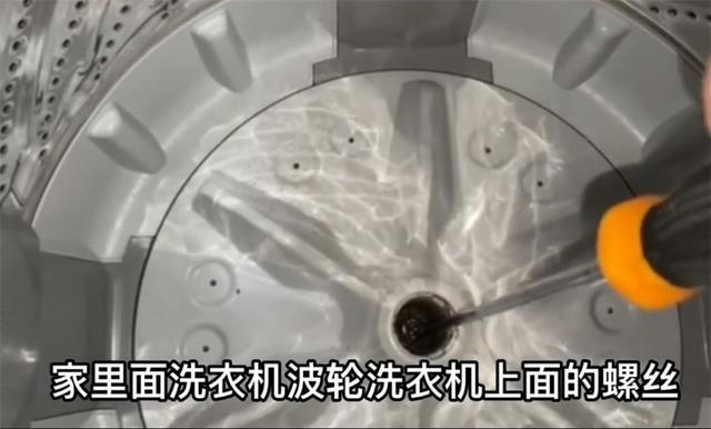 滚筒洗衣机怎么清理里面的脏东西，如何清理滚筒洗衣机中的脏物（洗衣机内这4个地方藏污纳垢）