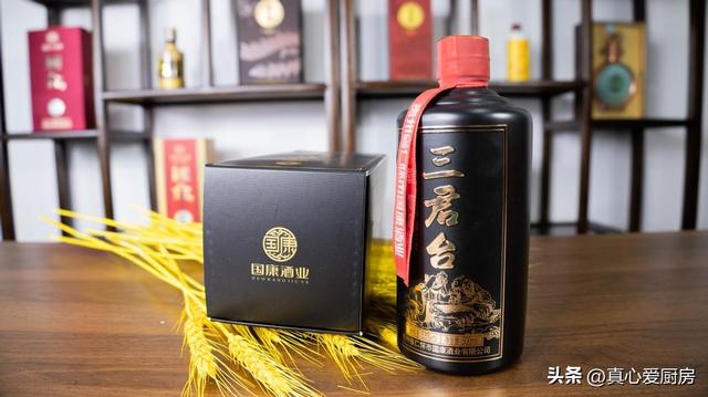 怎样在酒桌上说客套话和敬酒词，学口才和说话技巧（学会这三句客套话很重要）