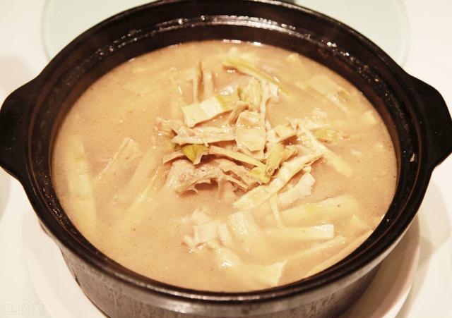 鸭子吃什么东西作为食物，吃鸭子和什么食物相克（中国人，怎么这么会吃鸭）