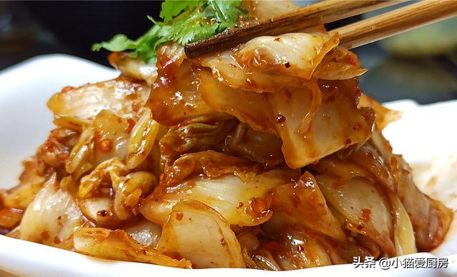 酸甜白菜的腌制方法，酸甜白菜的腌制方法窍门（教你简单快速腌辣白菜做法）