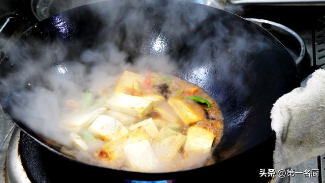 东北砂锅炖豆腐，天冷不懂吃砂锅可惜了