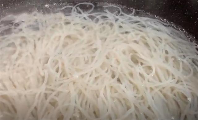 细粉怎么做好吃，家常炒细粉怎么做好吃（外酥里嫩吃着真香）