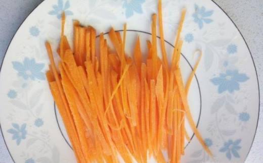 如何做鲜姜炒肉，炒肉用什么姜（姜丝肉的家常做法）
