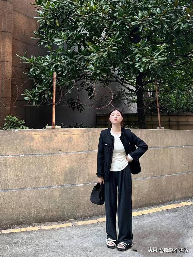 宽松直筒裤搭配什么上衣，宽松直筒裤搭配什么上衣好看（“小香风+直筒裤”）