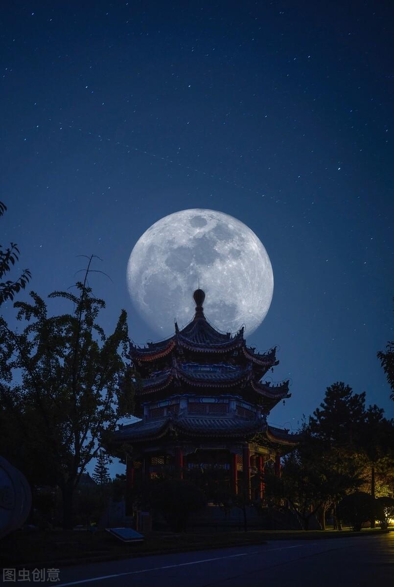 中秋节,又称祭月节,月光诞,月夕,秋节,仲秋节,拜月节,月娘节,月亮节