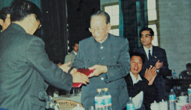 耿飚有几个儿子，耿飚有几个儿子啊（新中国唯一没有军衔的国防部长耿飚）