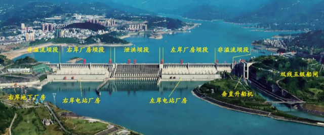 三峡水电站的总装机容量是多少万千瓦，三峡水电站总装机容量和年发电量（三峡水库最大蓄水393亿立方米）