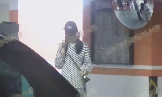白敬亭圈外女友，白敬亭圈外女友的照片（男方带女方见父母）