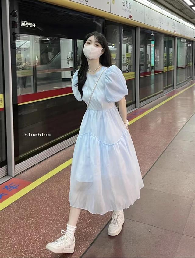 松紧腰连衣裙适合什么身材，松紧腰连衣裙的好处（上紧下松的收腰连衣裙适合什么身材）