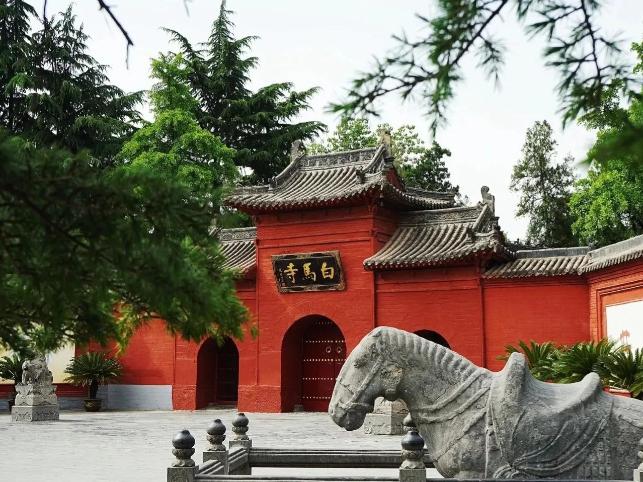 洛阳白马寺洛阳白马寺到东汉汉武帝时,佛教正式传入中国.
