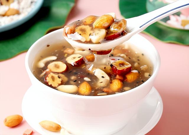 女人喝坚果藕粉的好处，坚果藕粉的功效与作用（建议女人：生活不要太节俭）