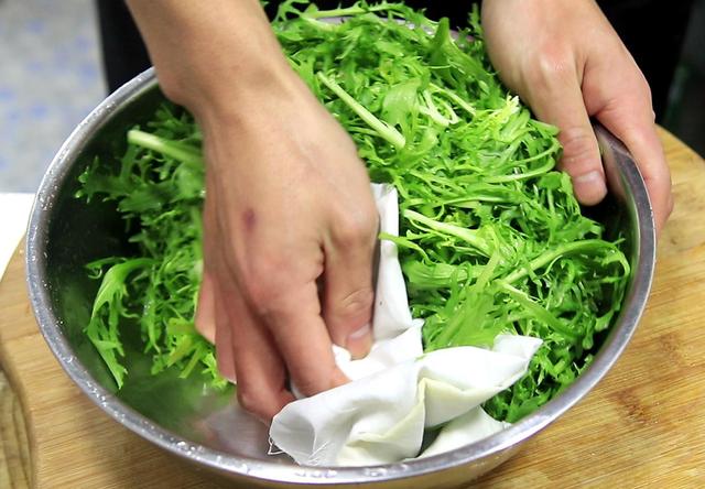 30克用勺子量图片，50克有多少参照物（老话说“伏天不吃苦）