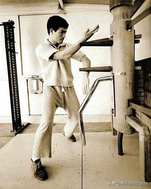 叶问几岁收的李小龙，叶问多少岁收李小龙为徒（李小龙：先天缺陷不宜习武）