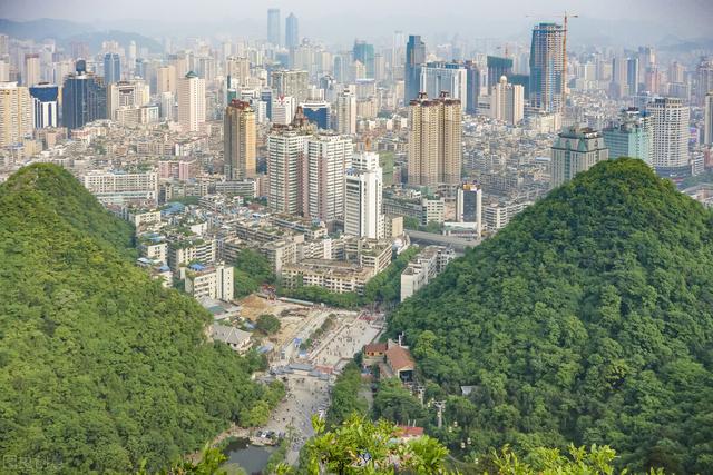贵阳小吃街哪里最出名，贵阳这5个必去的网红街区