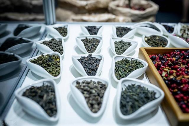 送茶叶代表什么意思，送礼送茶叶必须送2盒吗（为啥老板总问你“是自己喝还是送人”）