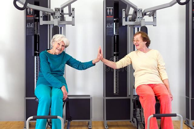 日本健身房的价格表，日本宅男健身（火爆的日本Curves女性老人健身房）