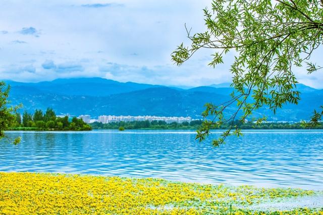 夏天哪里旅游好，16个夏天最值得去的地方（六七月份值得推荐的8个绝美景点）