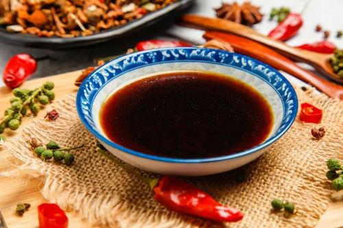 陈醋和香醋有什么区别，米醋陈醋和香醋有什么区别（同样是醋，陈醋和白醋有啥区别）