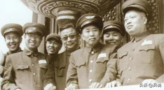 一个师的编制是多少人，一个师多少人（盘点八路军团级干部授衔）