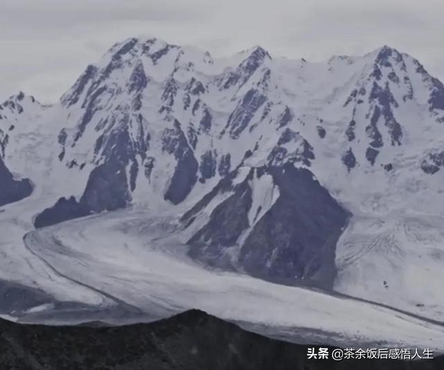 新疆天山山脉海拔图片