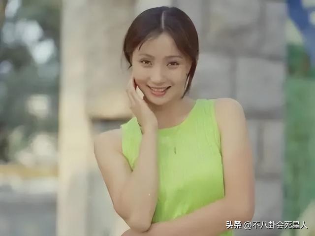 眼睛亮的人有灵气，眼睛有灵性的女人（却“败”在眼皮的明星）