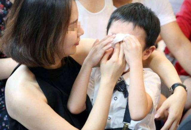 老是爱哭控制不住情绪怎么办，老是爱哭控制不住情绪怎么办13岁（让孩子心情好、情商高）