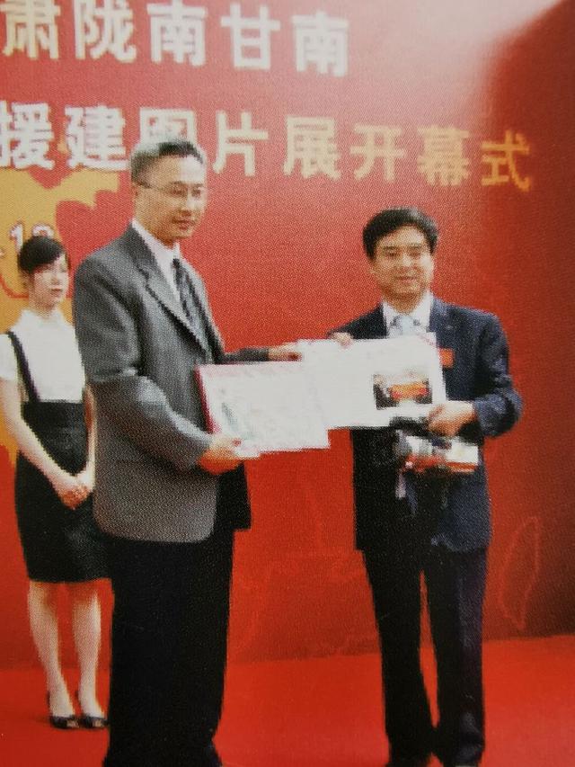 除夕幽默搞笑拜年祝福短信，除夕幽默搞笑拜年祝福短信图片（别样的年关 新春的慰语）