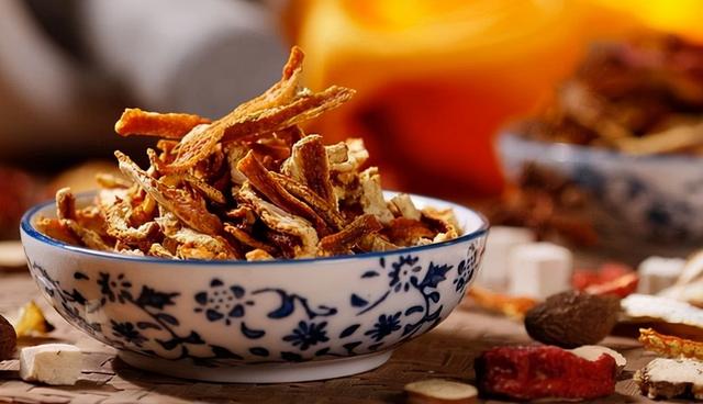 如何自制陈皮陈皮的做法，如何自制陈皮陈皮的做法步骤（吃不完的橘子皮别再扔了）