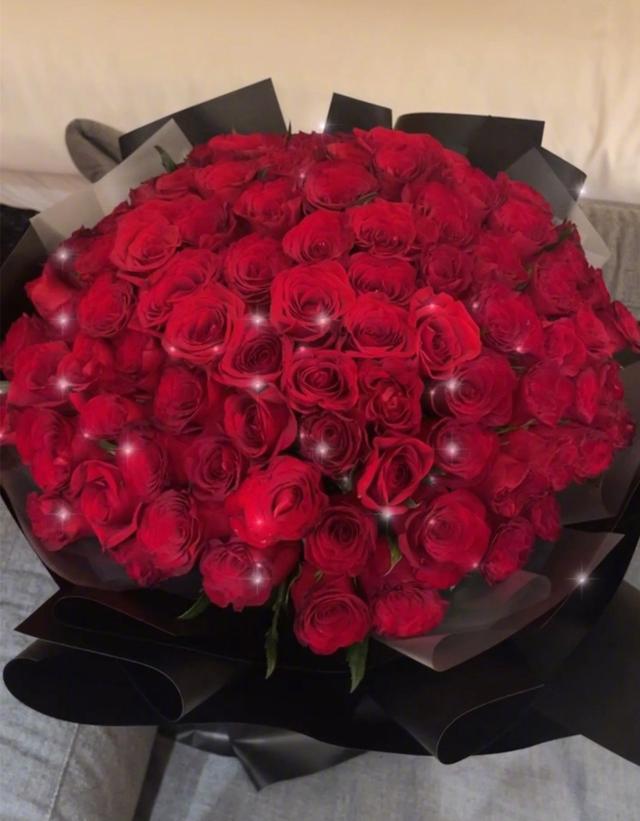 31朵玫瑰花代表什么意思，求婚送31朵玫瑰花代表什么意思（郭富城送99朵玫瑰为妻庆生）