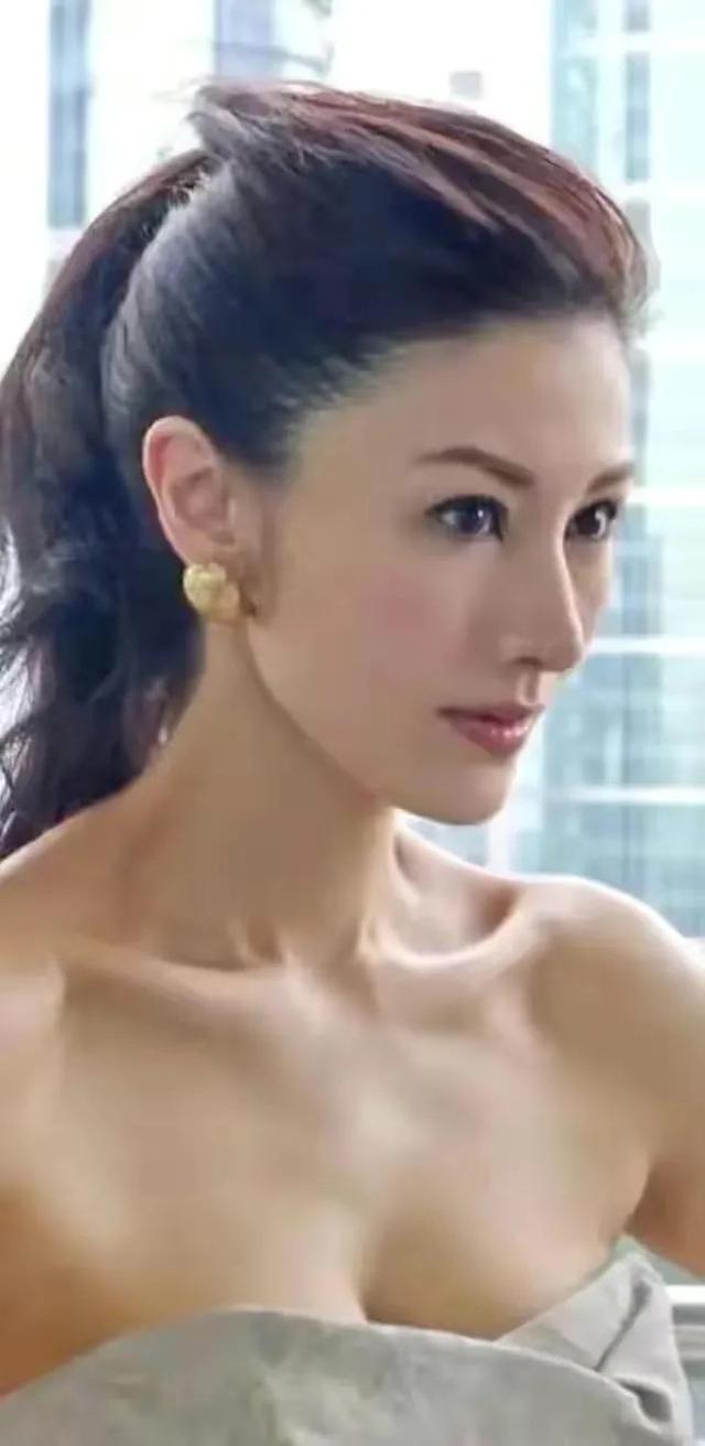 李嘉欣年轻颜值巅峰，李嘉欣惊鸿美图（李嘉欣性感写真照）