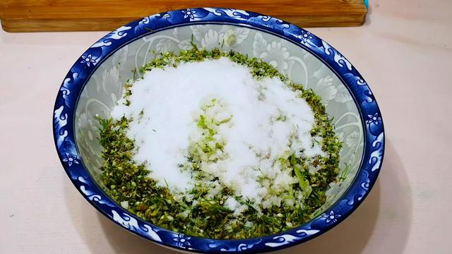 韭菜花酱怎么吃，韭菜花酱怎么做好吃（碰到韭花别错过）