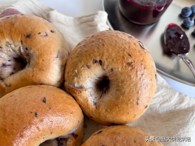早餐小面包制作方法，早餐小面包制作方法步骤（面包入门必学）