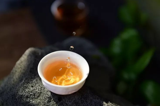 在网上买的茶叶为什么便宜，网购茶为何比实体店便宜那么多