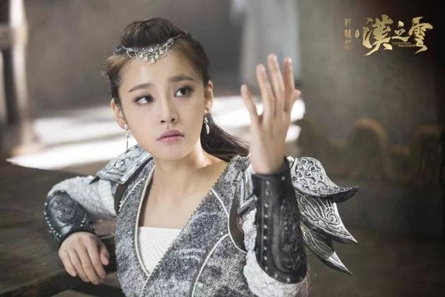 女生只穿三个创可贴，创可贴女孩（樊胜美2.0朱喆）